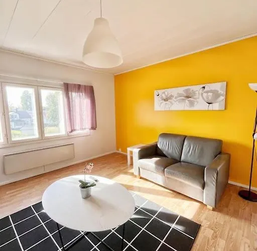 Tilava Kaksio Parkkipaikalla! Lägenhet